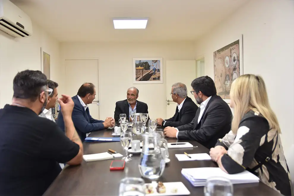 Autoridades provinciales se reunieron con representantes de la firma Iveco Group Argentina.