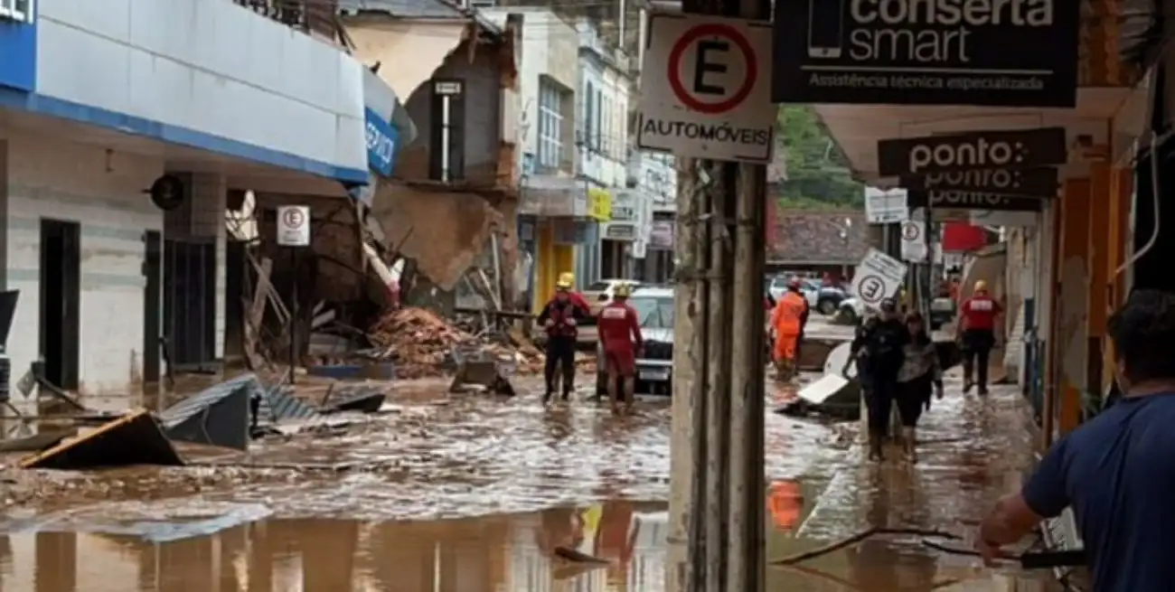 Operativo de emergencia: Bomberos, Defensa Civil y equipos municipales trabajan en asistencia, limpieza y evaluación de daños.