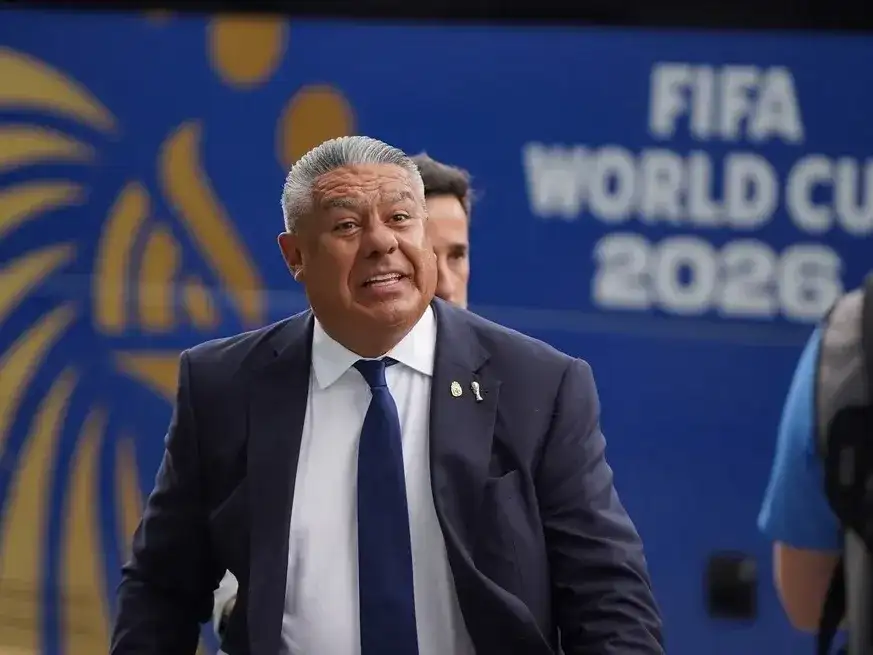 Claudio "Chiqui" Tapia en la llegada al estadio previo a Inglaterra. Foto: Fernando Nicola