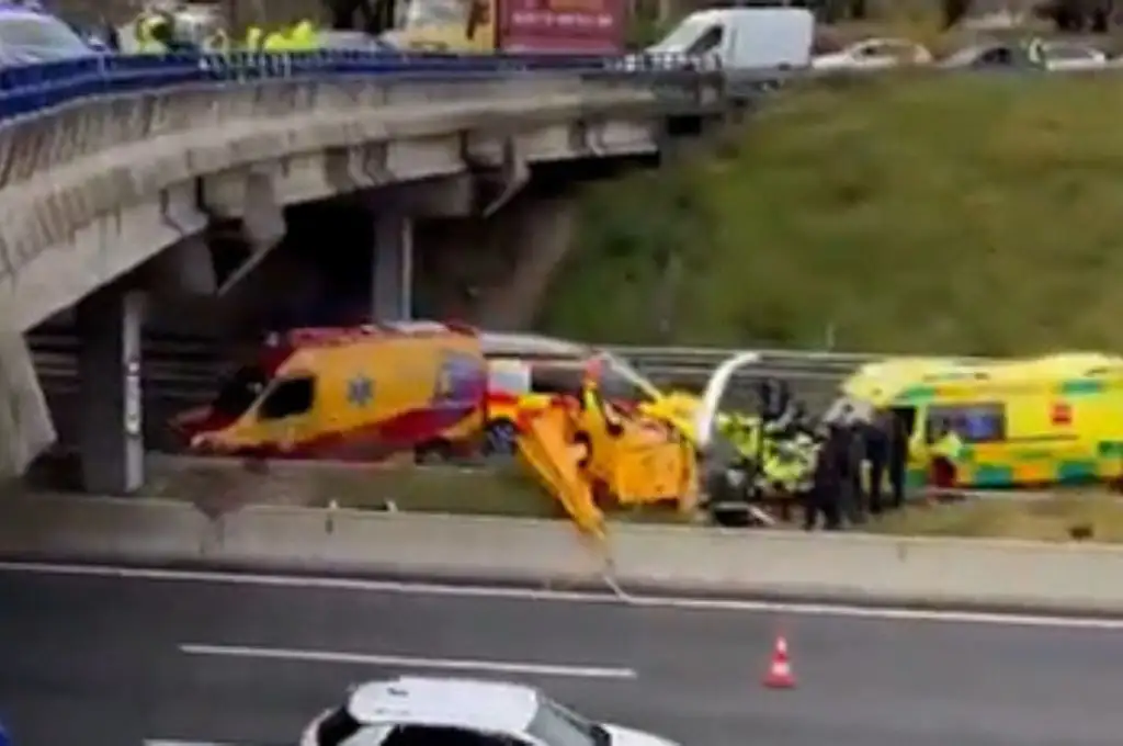 El accidente interrumpió el tránsito en ambas manos de la autovía.