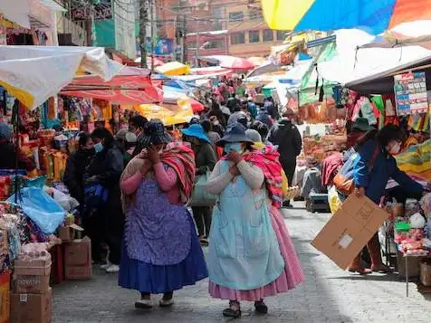 Las ciudades bolivianas reciben la visita de miles de argentinos que buscan precios más convenientes.