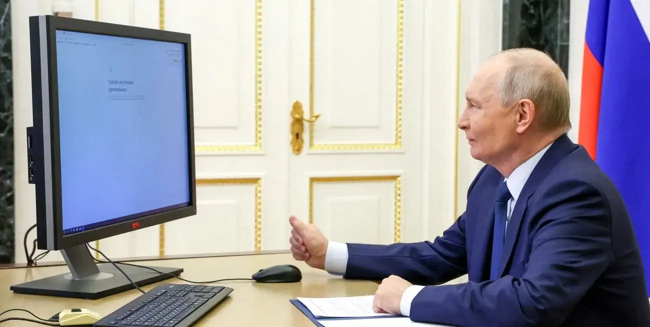 Putin votó online en Moscú.