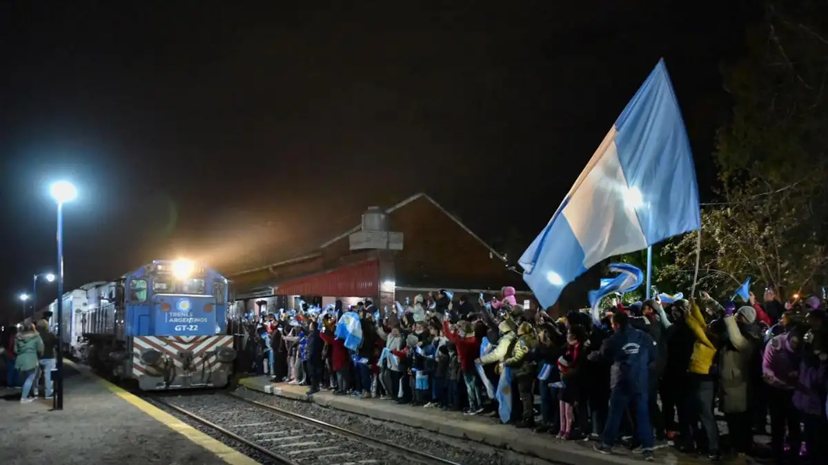 Después de 15 años, el tren vuelve a detenerse en San Lorenzo