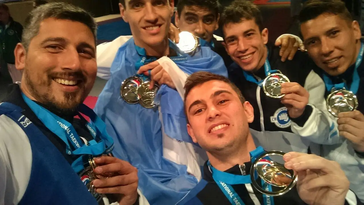 Bazán es campeón del mundo por equipos