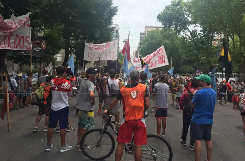 A la espera de respuestas, guardavidas se movilizaron al Municipio