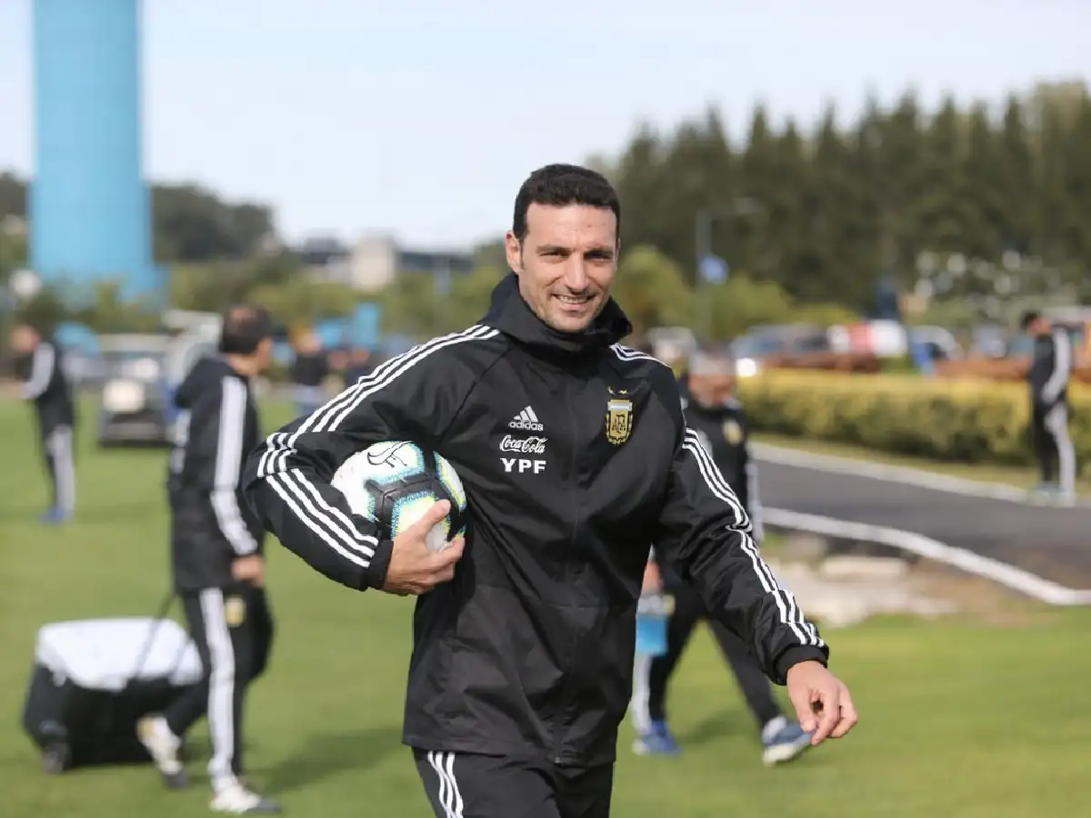 AFA avanzó en la renovación de Scaloni 