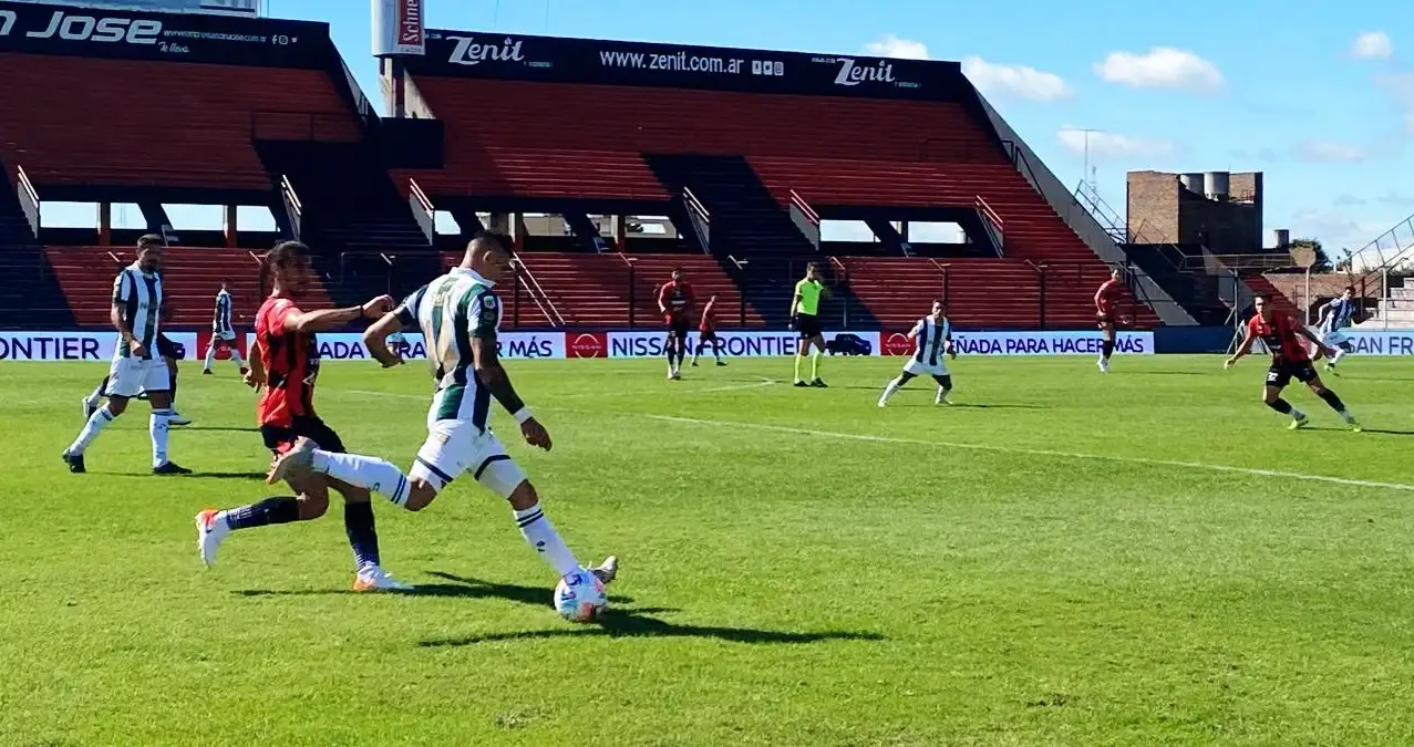 Patronato le ganó a Sarmiento un partido de seis  puntos y sigue sumando