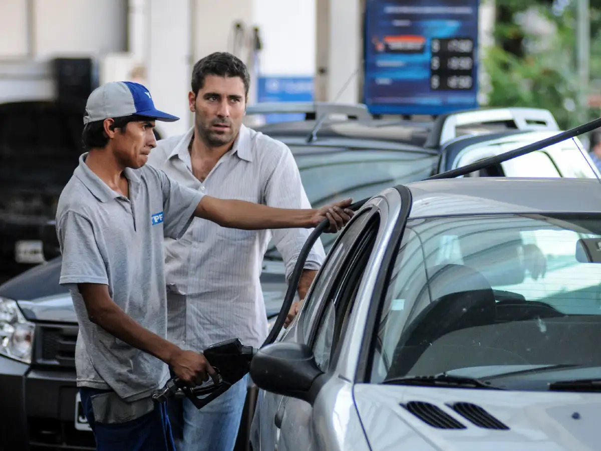 YPF, Shell y Axion subieron hasta 6% combustibles