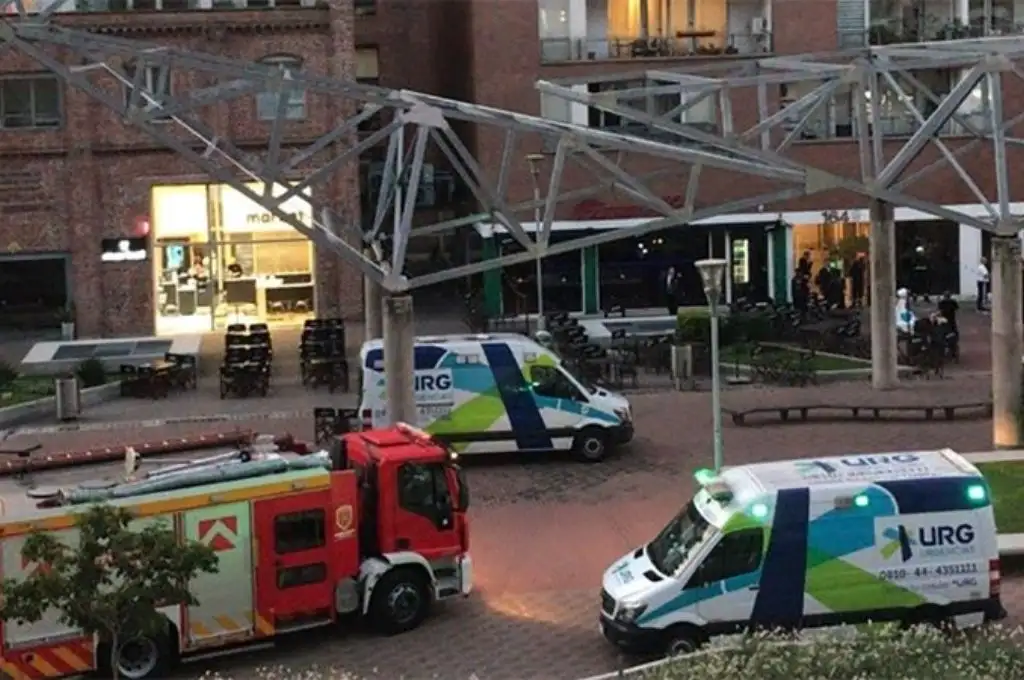 Trágico accidente en Rosario: un hombre cayó por el hueco de un ascensor y murió