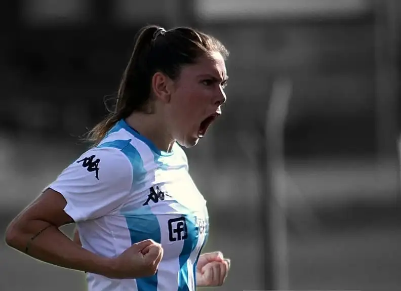 Doblete de Mili Menéndez para la victoria de Racing