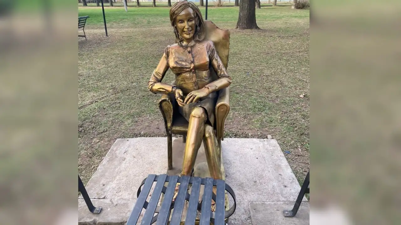 La obra en homenaje a Mirtha Legrand ya puede verse exhibida en el predio que lleva su nombre. Foto: Gentileza.