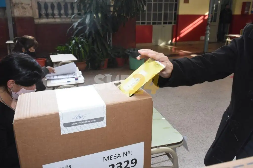 El voto de los candidatos, una de las "noticias" más buscadas por la prensa durante la jornada electoral. Foto: Ilustración