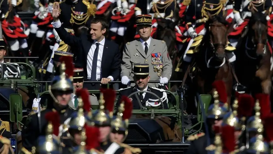 Francia: renunció el jefe de las Fuerzas Armadas