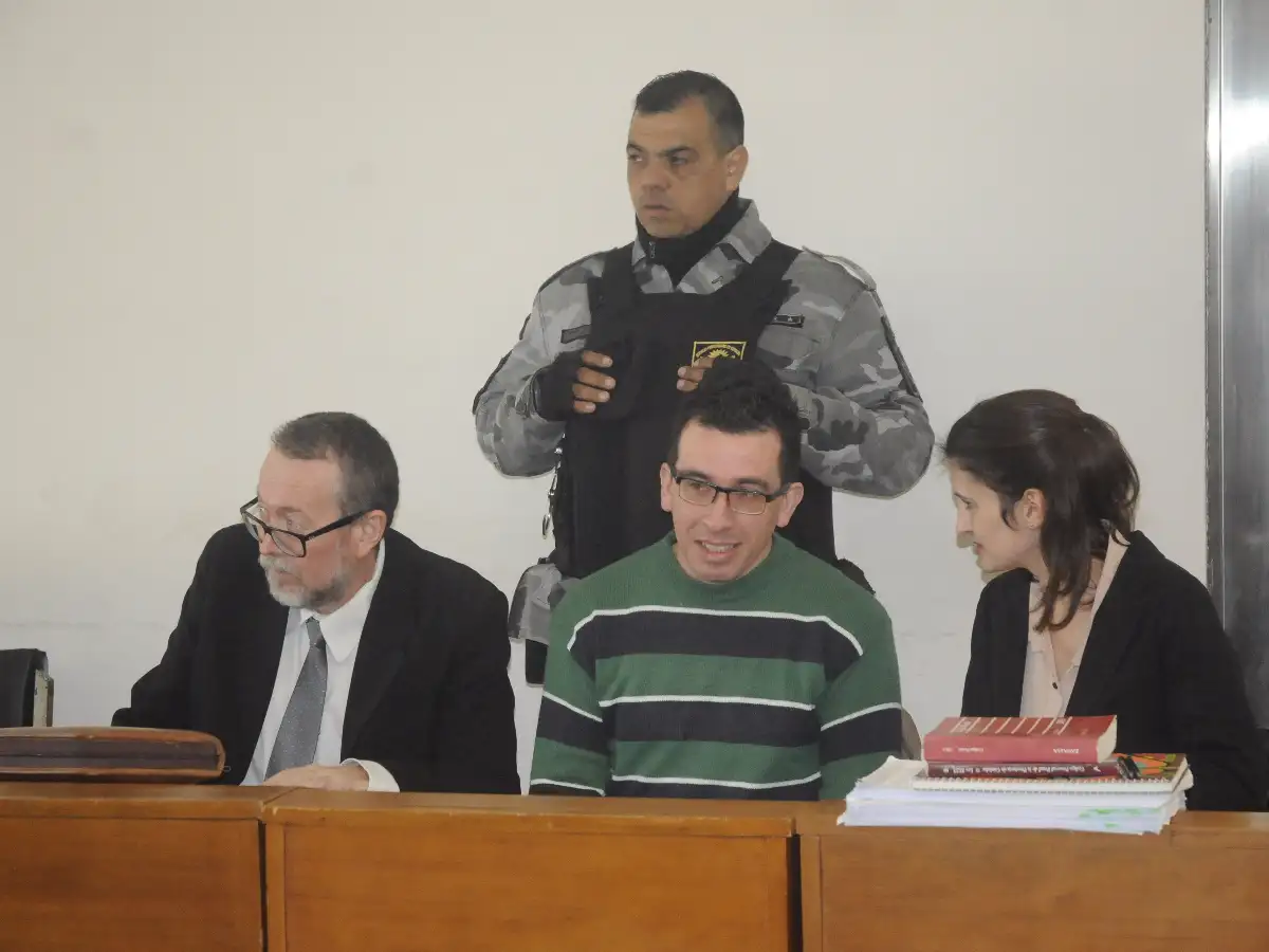 Comenzaron a juzgar a joven por un crimen en Sacanta