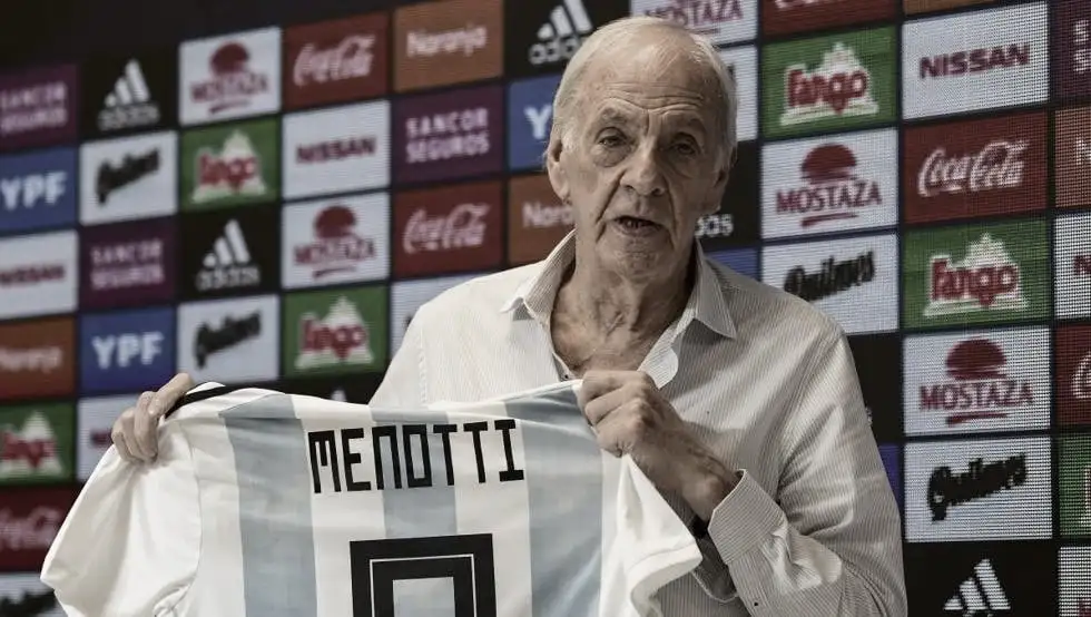Cesar Luis Menotti, entrenador ganador de la copa del mundo 1978, falleció luego de semanas de un complicado estado de salud