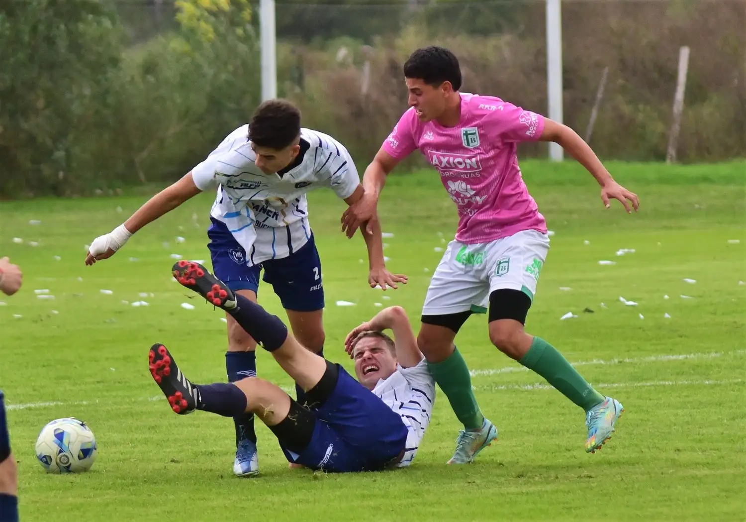 Antártida y Sportivo en otra edición del clásico.