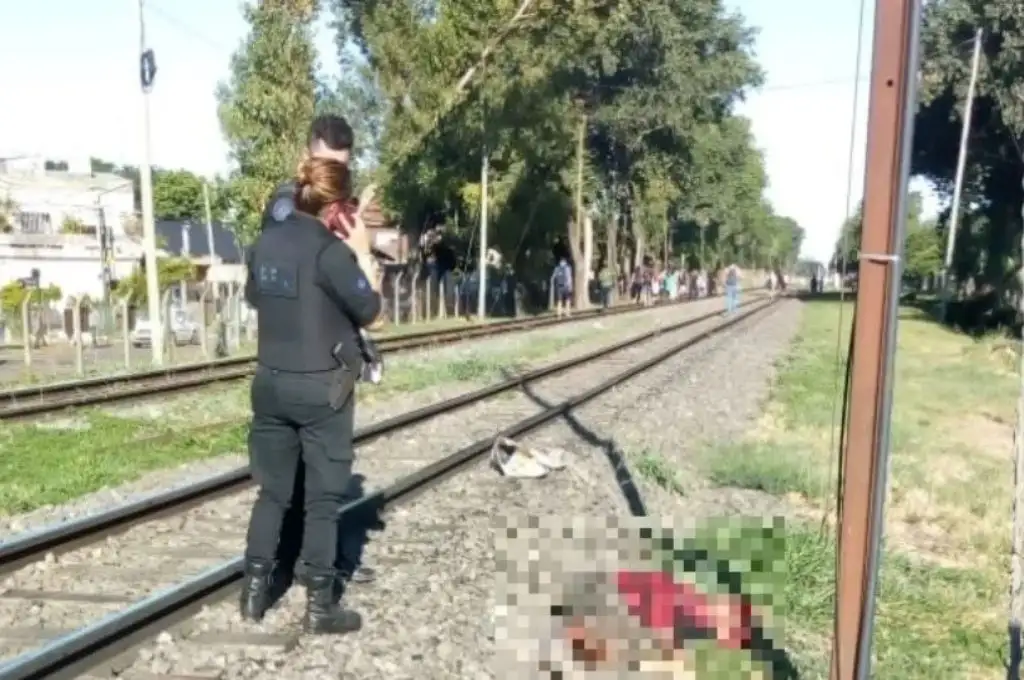 Horror: tiró a su esposa a las vías y fue atropellada por el tren