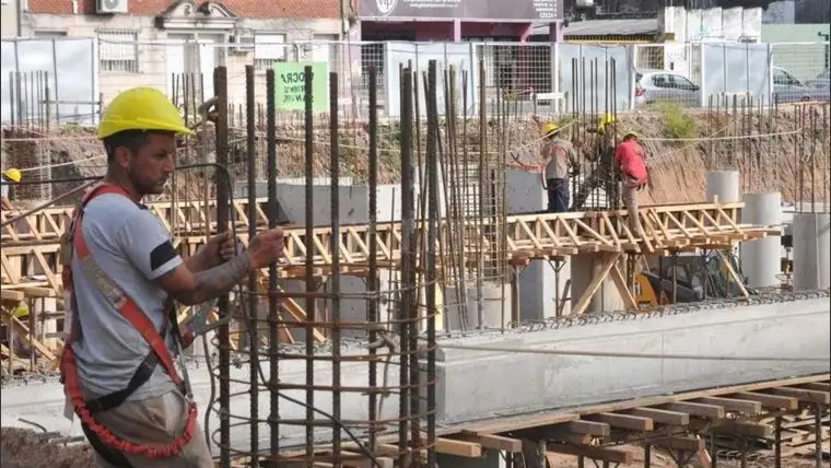Recortó algo de su caída la economía en Santa Fe