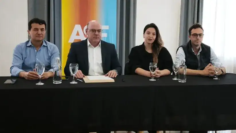 Alejandro Kuznitzky, junto a otras personas que acompañan la conformación del Instituto Alternativa San Francisco.