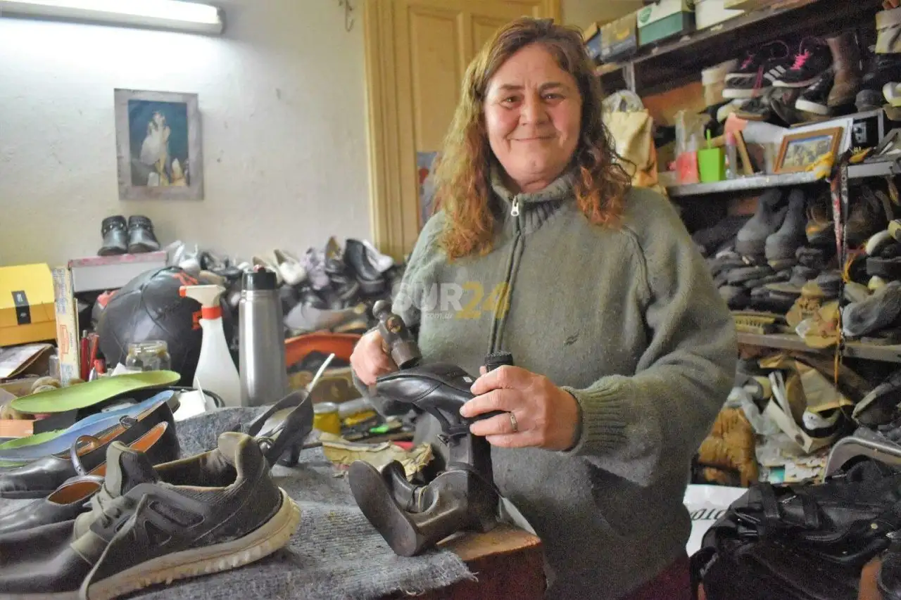 Emprendedora y empoderada:  Stella, la zapatera del sur santafesino