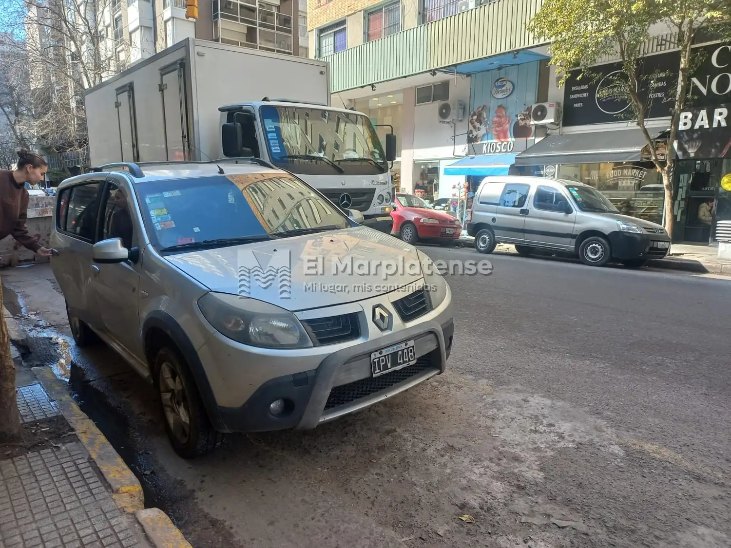 El vehículo estaba estacionado en Santiago del Estero entre la Peatonal y Rivadavia.