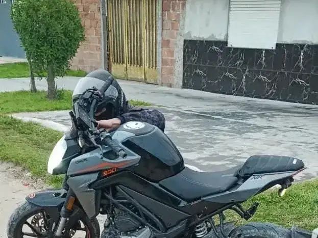 Aprehendieron a un adolescente tras recuperar una moto robada durante un operativo preventivo