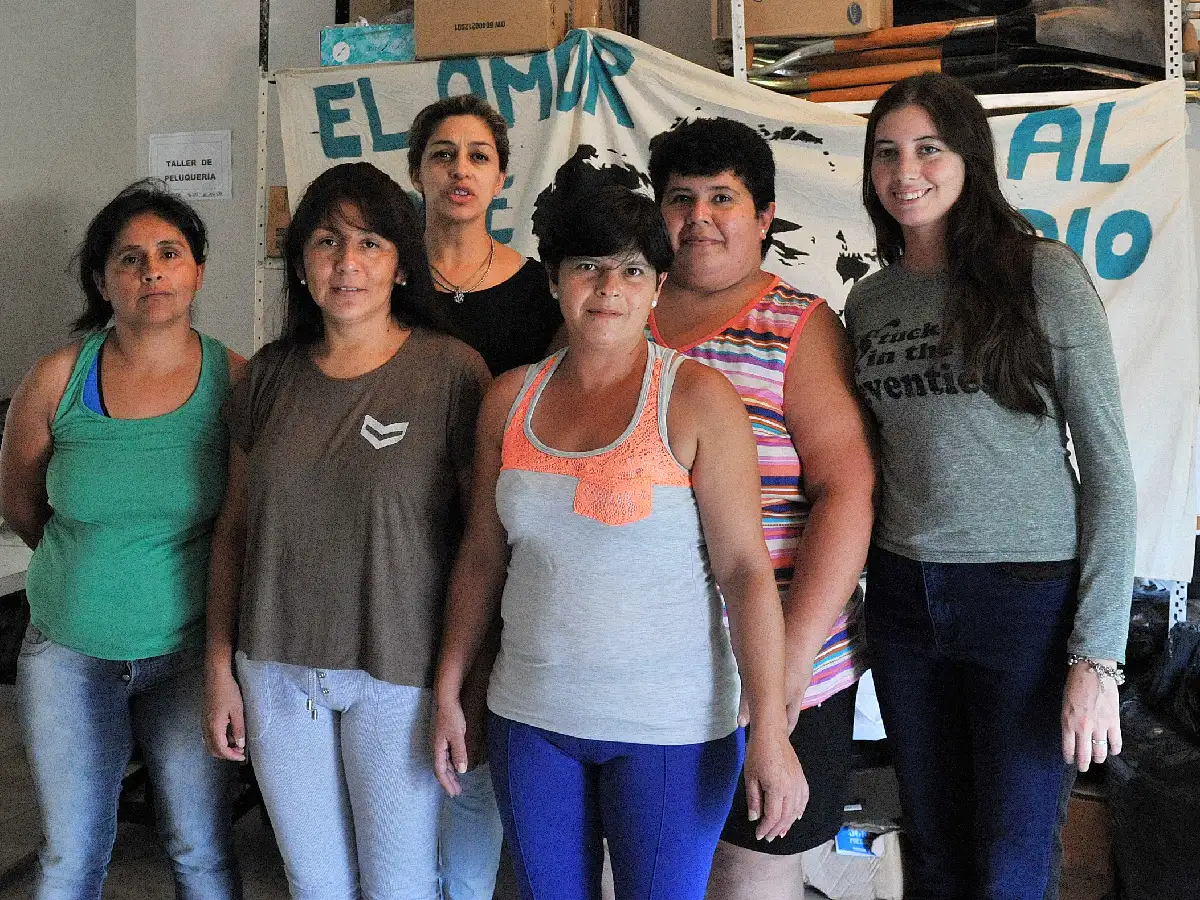 Un grupo de madres les dará  la cena a los chicos de su barrio 
