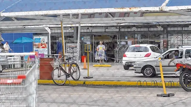 Robaron 9 millones de pesos en el estacionamiento de un supermercado