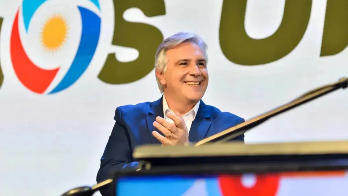 Martín Llaryora llega a San Francisco.
