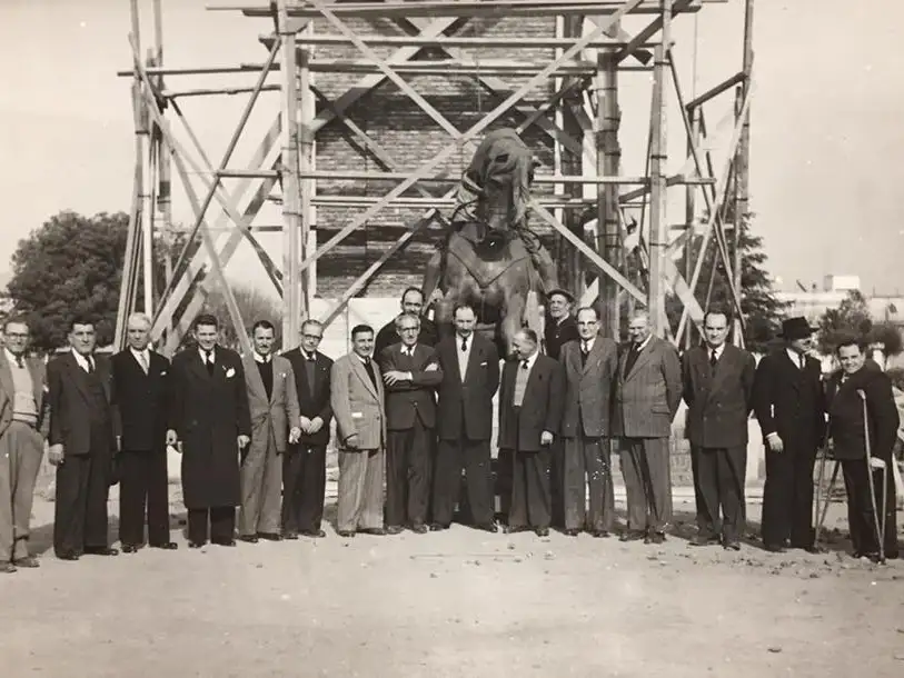 estatua escuestre