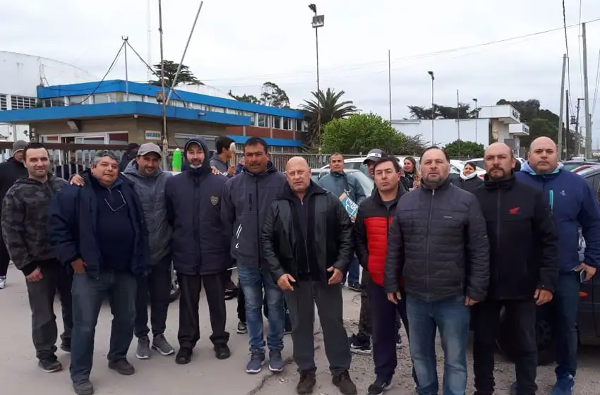 Gremios bloquean el acceso a la planta de reconocido supermercado