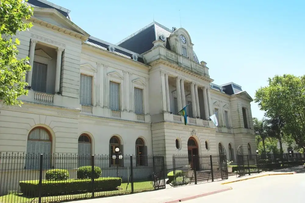 Zárate es el primer municipio del país en contratar una IA como funcionaria.