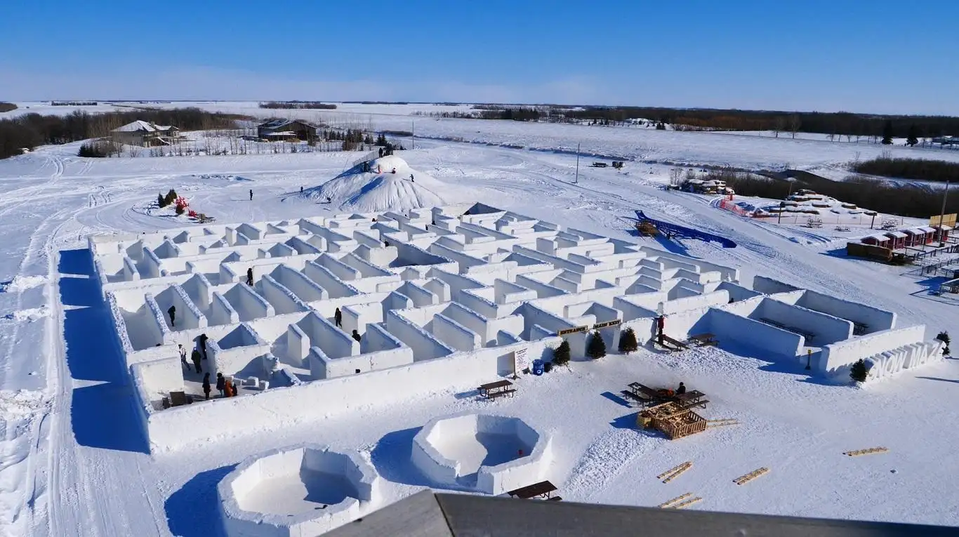 En Canadá crearon el laberinto de nieve más grande del mundo