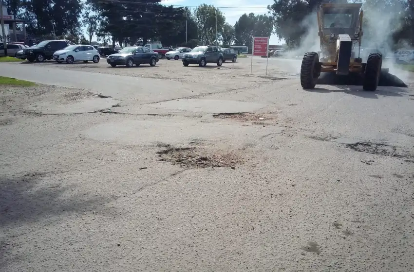 El Municipio repara las calles de ingreso al Hospital Interzonal