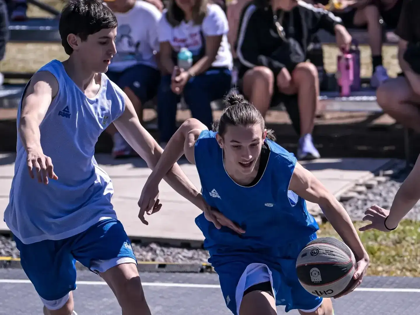 Leyton encara con la pelota en el entrenaron en Parque Sarmiento. Foto: CAB