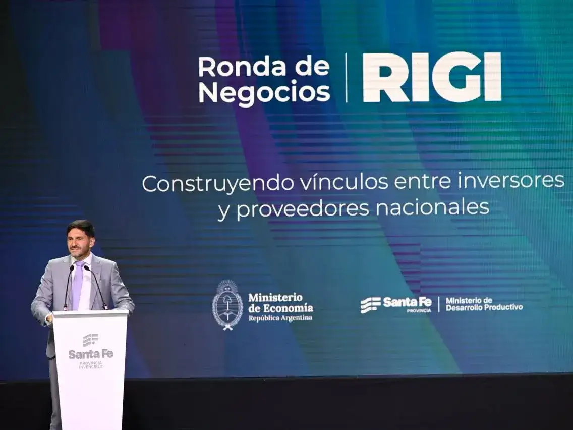 Maximiliano Pullaro encabezó la apertura de la primera Ronda de Negocios RIGI para proveedores en Rosario. Créditos: Marcelo Manera