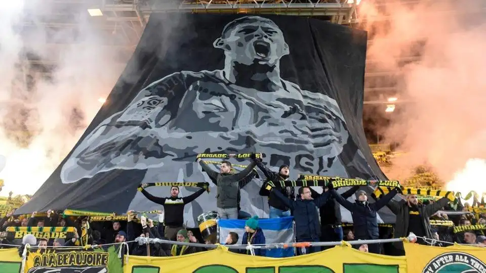 Multaron al Nantes por los homenajes a Emiliano Sala