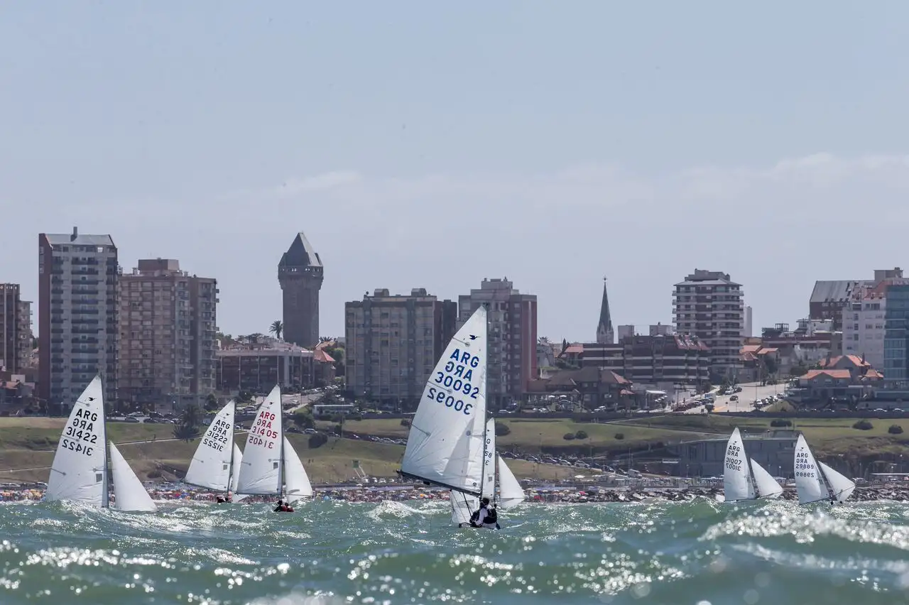 Continúa la acción en las aguas locales