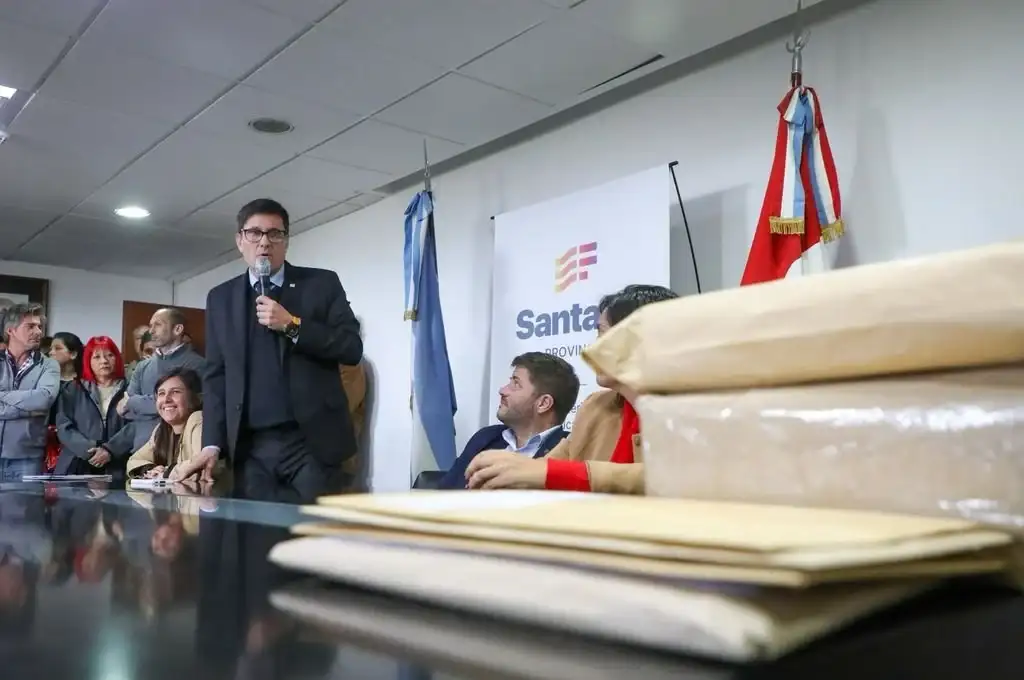 La apertura de sobres es el acto público en el que se conocen las propuestas de los oferentes. Ahora solo excepcionalmente se venderán los pliegos para poder participar. Foto: Archivo.
