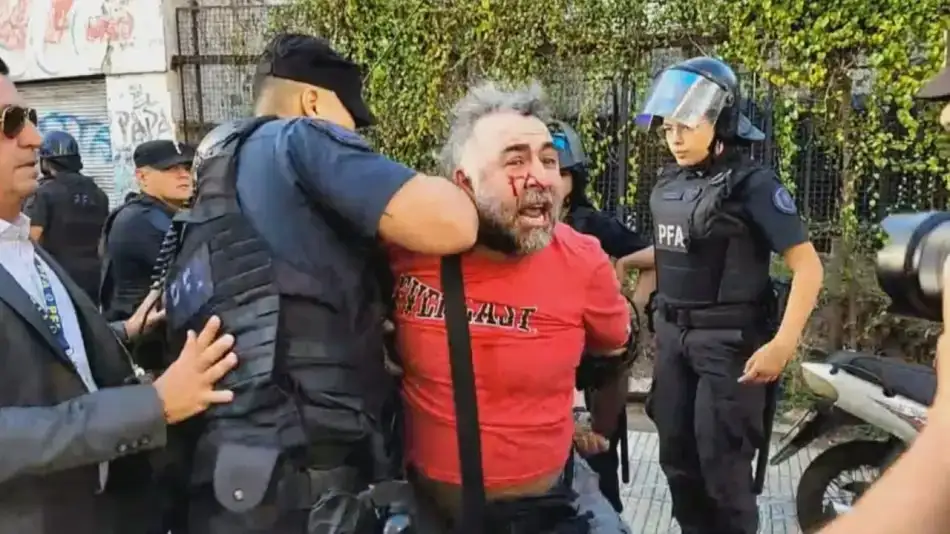 El camarógrafo fue detenido y posteriormente liberado por la Justicia.