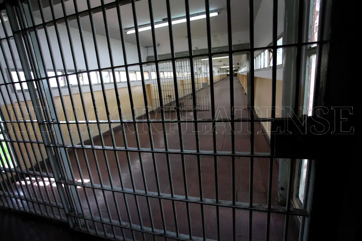 Un prófugo de Batán acosa a su ex pareja en Villa Gesell