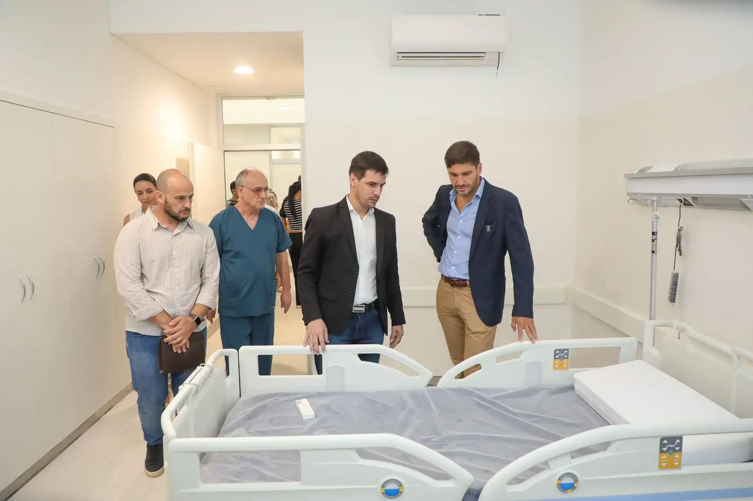 En Rafaela, Pullaro recorrió las obras del nuevo hospital, con un avance del 85 %, y los trabajos que se llevan adelante en la Ruta 70 y en el Camino Público 6.