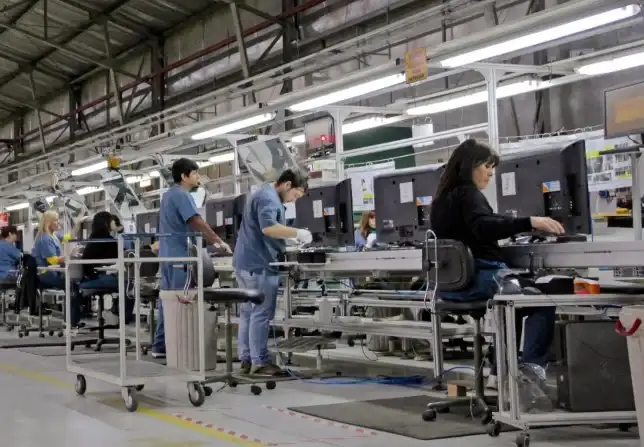 Cerca de la mitad de los trabajadores argentinos sufren desportección laboral.