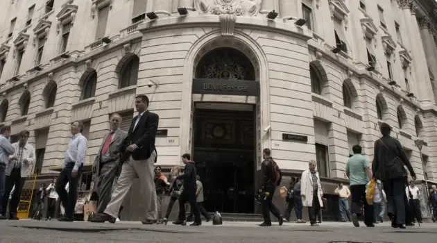 Economía avanza sobre los bancos para abaratar el crédito