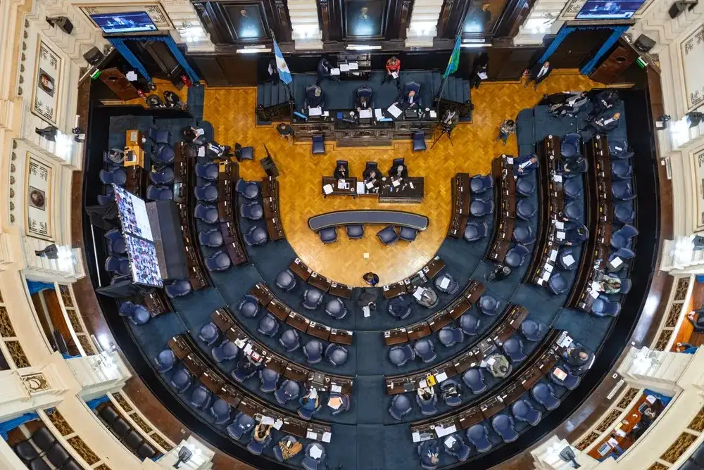 Alejandro Dichiara fue nombrado presidente de la Cámara y Alexis Guerrera, pasó a ocupar la vicepresidencia primera.