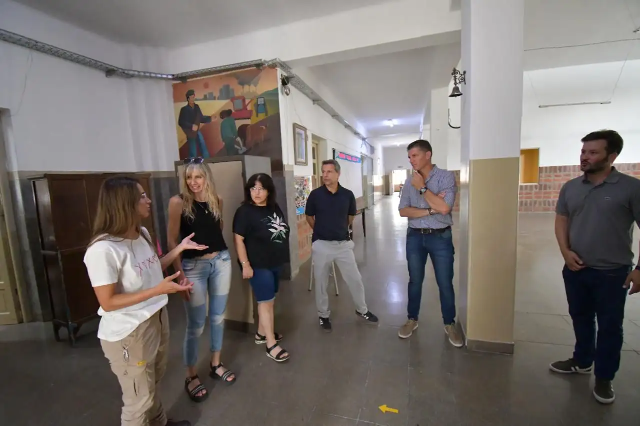 Bernarte recorrió las obras en instituciones educativas