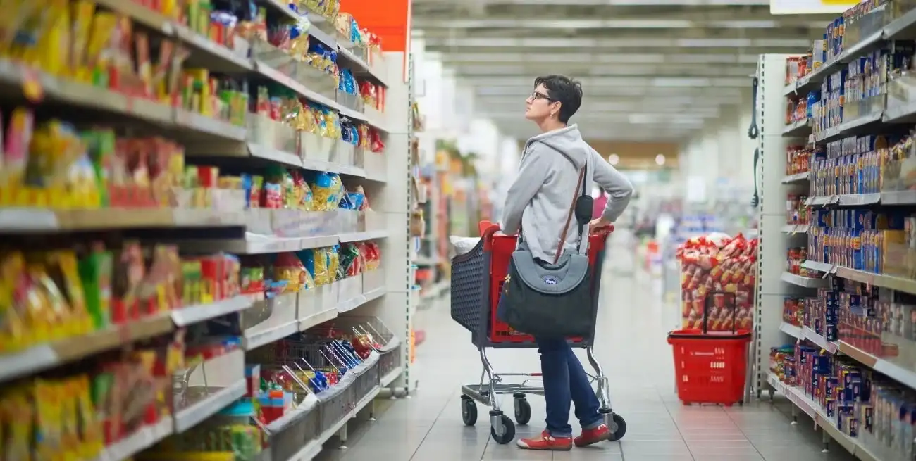 La fuerte caída se explica por el aumento de la inflación, con el pico de 25,5% de diciembre tras la devaluación, y del alza de las tarifas.