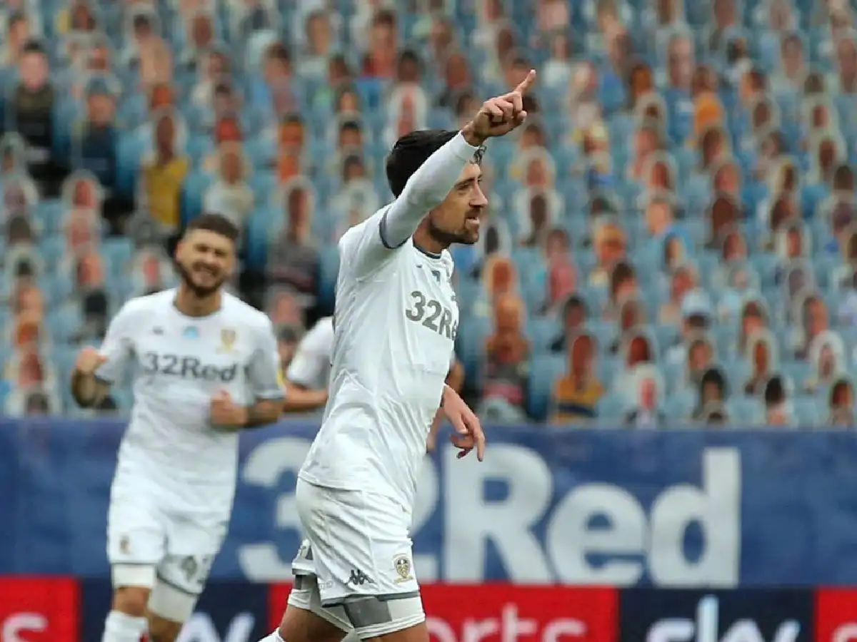 El Leeds de Bielsa goleó y recuperó la cima