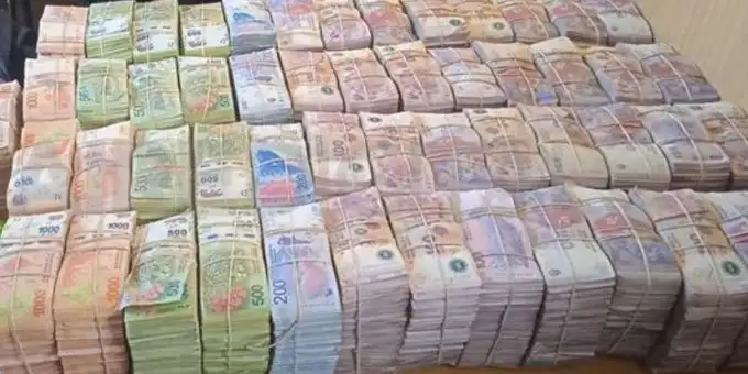 Detuvieron a un hombre con 16 millones de pesos y un arma en Carcarañá