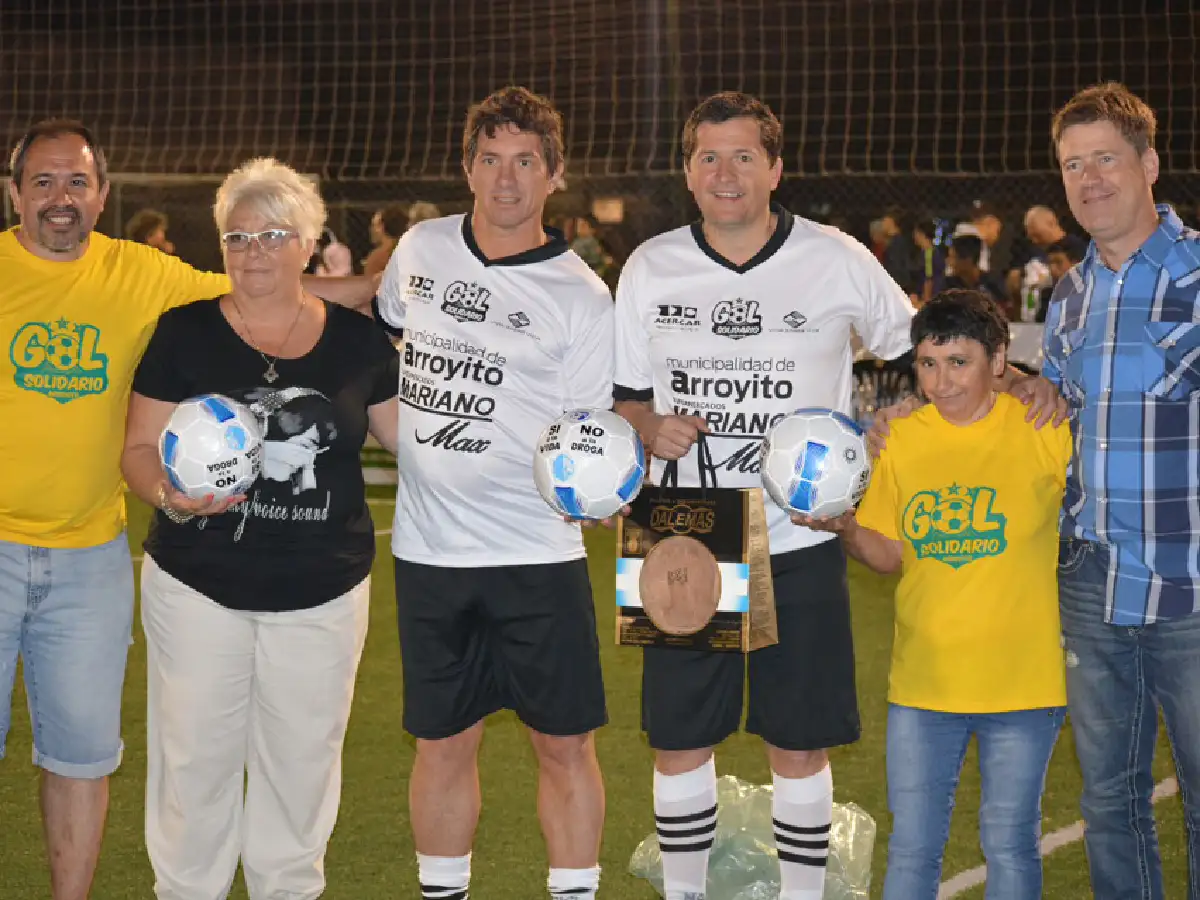 Arroyito convirtió su Gol Solidario  con grandes glorias del fútbol 